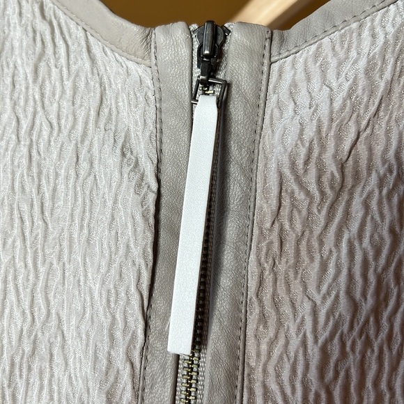 Helmut Lang 100% Silk Tan Top with Leather Trim Size Small - Picture 6 of 10